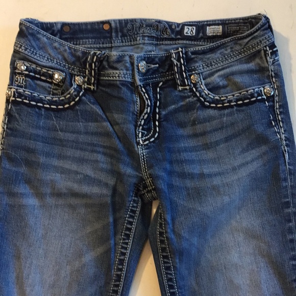 Miss Me Signature Cuffed Capris - Picture 5 of 8